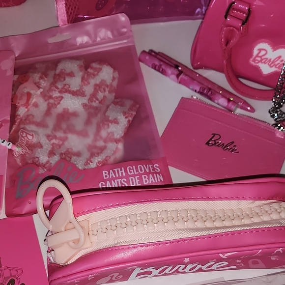 Barbie Pink Accessory Bag Collection - Picture 4 of 7